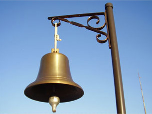 黙祷時に鳴らす鐘